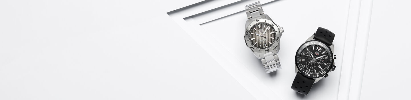 Deux montres TAG Heuer sur un fond blanc.